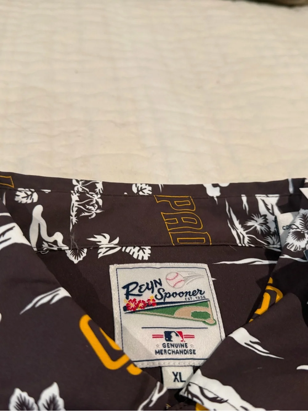 Reyn Spooner San Diego Padres Brown Hawaiian Button-Up Shirt - Picture 3 of 5